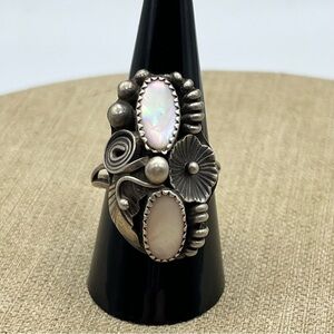 Navajo Signed Sterling Silver & Mother Of Pearl Ring Size 9